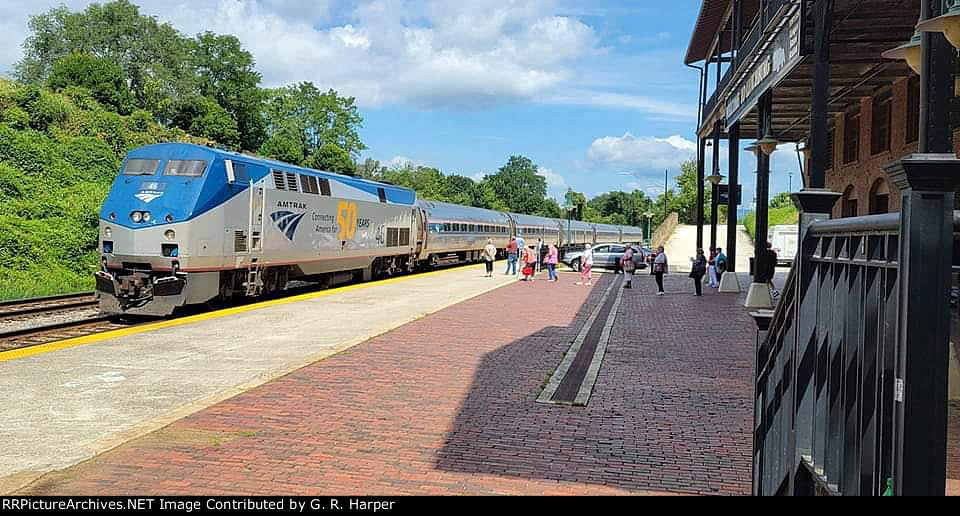 AMTK 46 in charged on newly-added Regional train 151 behind Kemper Street Station